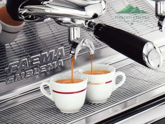 Nên chọn mua, sử dụng và bảo trì máy pha cà phê cho quán bar ra sao?
