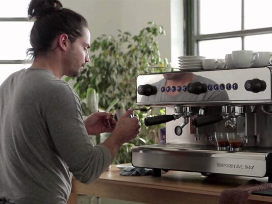 Dấu hiệu cho thấy máy pha cà phê của bạn đã hỏng – Cách khắc phục
