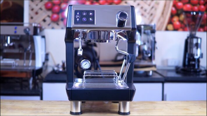 So sánh ưu – nhược điểm khi sử dụng máy pha cà phê và pha phin
