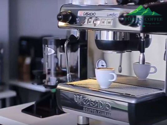 Máy pha cà phê Casadio Undici – Lựa chọn thông minh của người dùng