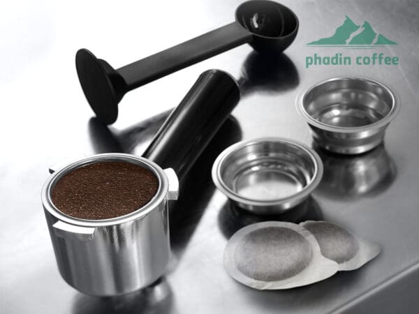Máy pha cà phê DeLonghi EC685.R