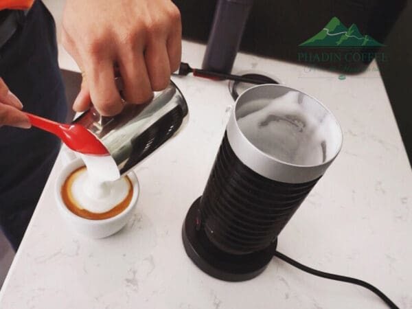 Máy tạo bọt sữa tự động MF04
