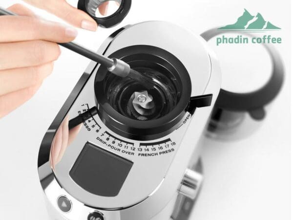 Máy xay cà phê DeLonghi KG521.M - ảnh chi tiết 3 tại Phadin