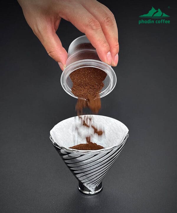 Cốc hứng bột cà phê cho máy xay – dùng để cân cà phê hạt, gắn vào tay cầm máy pha Espresso giúp chống bắn bột, cũng có thể dùng làm cốc ngửi hương (cupping)