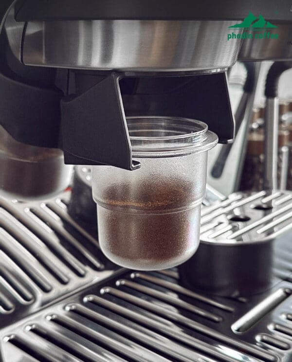 Cốc hứng bột cà phê cho máy xay – dùng để cân cà phê hạt, gắn vào tay cầm máy pha Espresso giúp chống bắn bột, cũng có thể dùng làm cốc ngửi hương (cupping)
