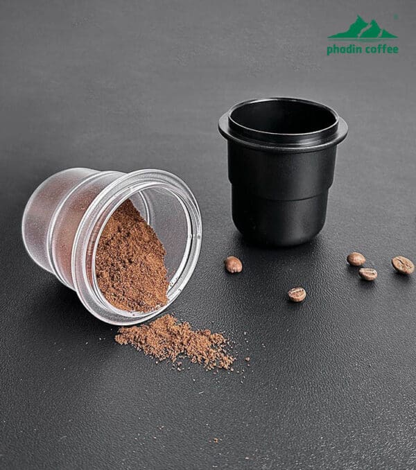 Cốc hứng bột cà phê cho máy xay – dùng để cân cà phê hạt, gắn vào tay cầm máy pha Espresso giúp chống bắn bột, cũng có thể dùng làm cốc ngửi hương (cupping)