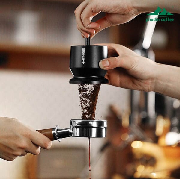 Cốc hứng bột cà phê kiểu “Bomber” – dùng cho máy xay cà phê, hỗ trợ hứng bột sau khi xay, có thể kết hợp với tay cầm hoặc dùng như cốc ngửi hương khi pha pour-over