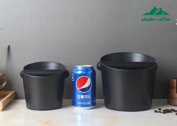 Thùng gõ bã cà phê chuyên dụng – chất liệu nhựa, dùng cho máy pha cà phê gia đình hoặc thương mại, hỗ trợ loại bỏ bã cà phê nhanh chóng và tiện lợi