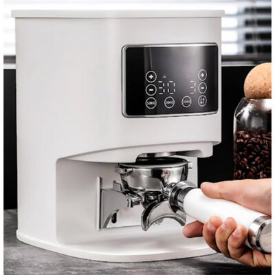 Thao tác đưa tay pha vào máy nén bột cà phê tự động G513N